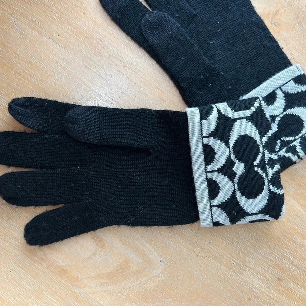 Coach Signature Logo‎ Black Knit Gloves Womens One Size Wool Blend Old Money